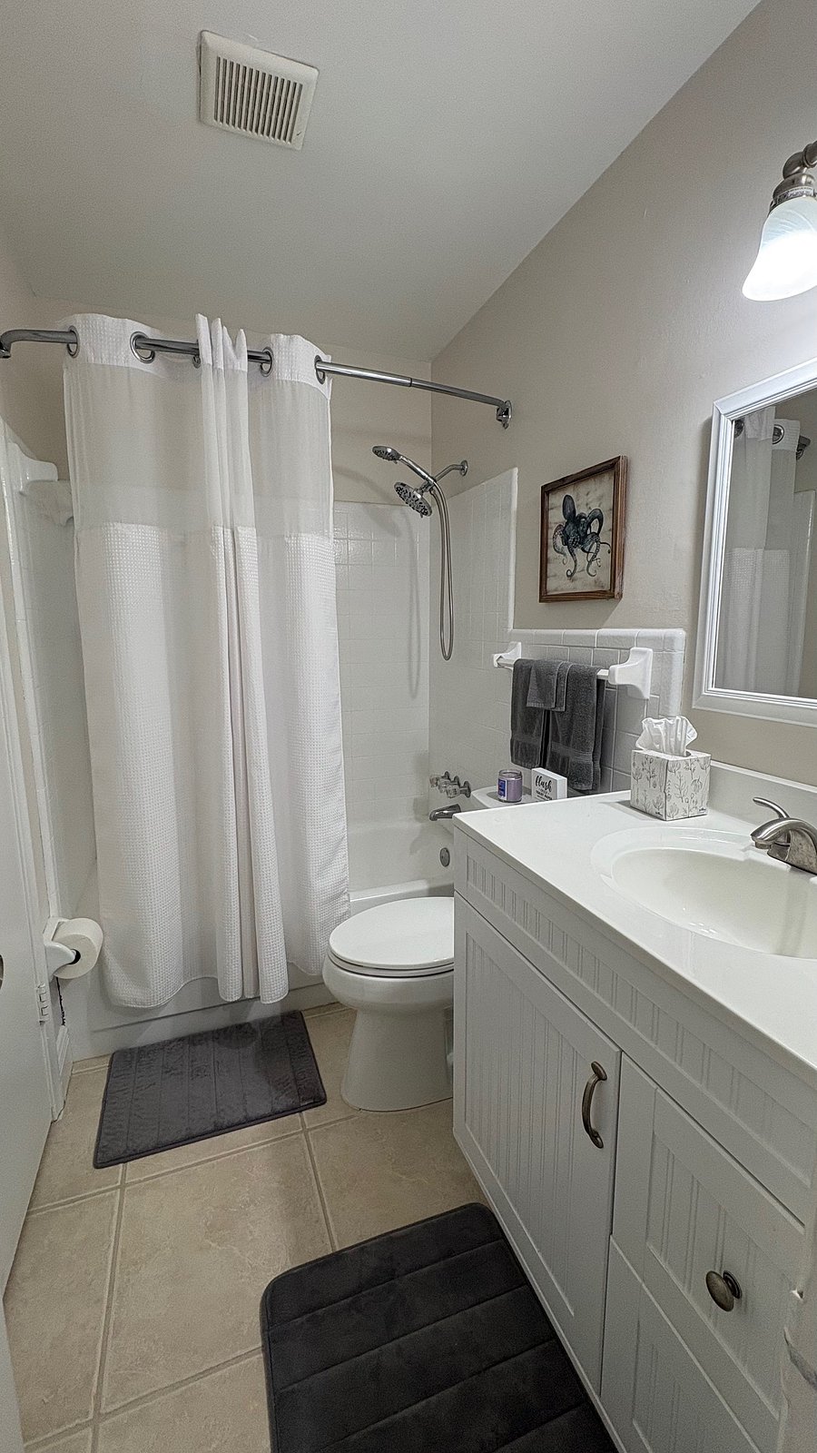 Master bath has full shower / Tub