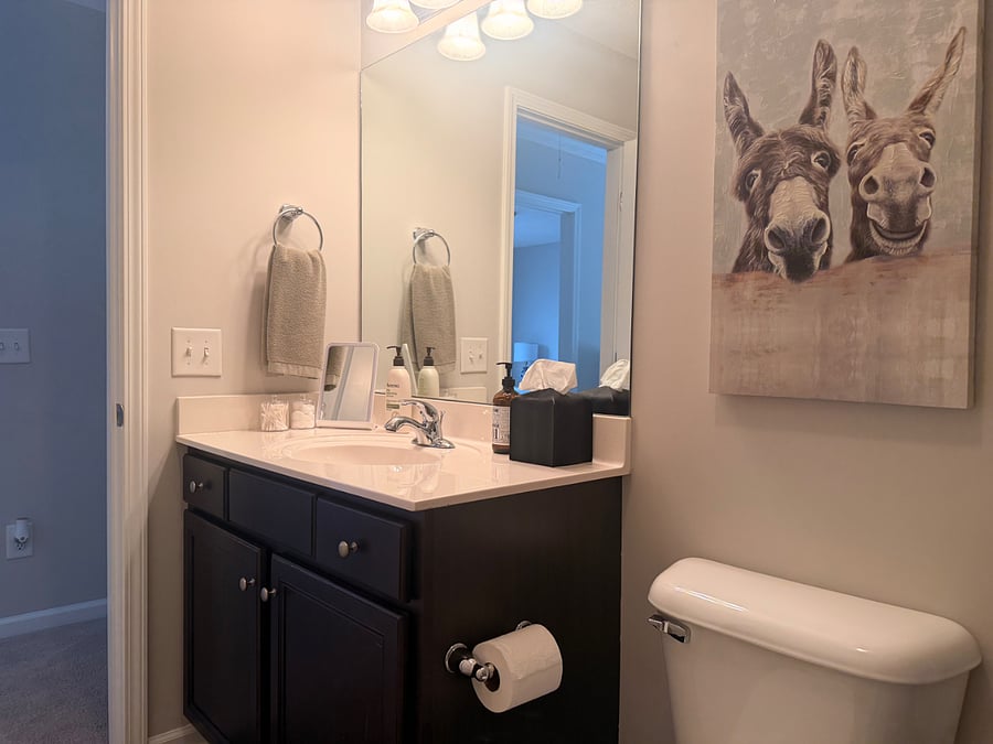 Upstairs full bathroom