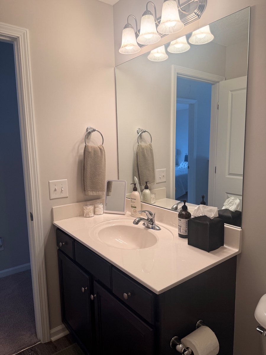 Upstairs full bathroom