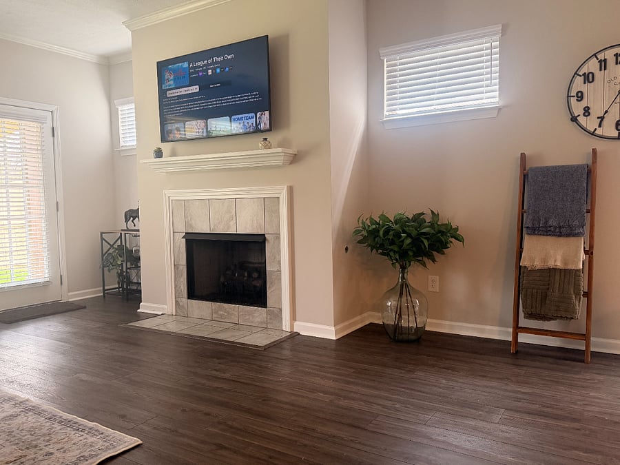 Living room with 55" smart TV