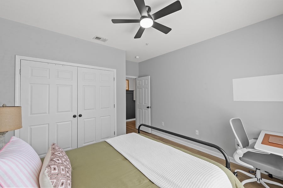 Second Bedroom - Queen