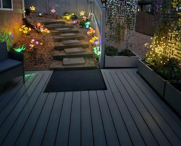 The planter box screens provide addition privacy and evening chill vibes.