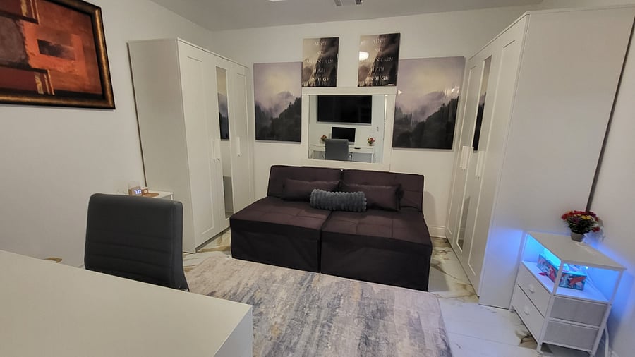 Office/Guestroom- Office set up