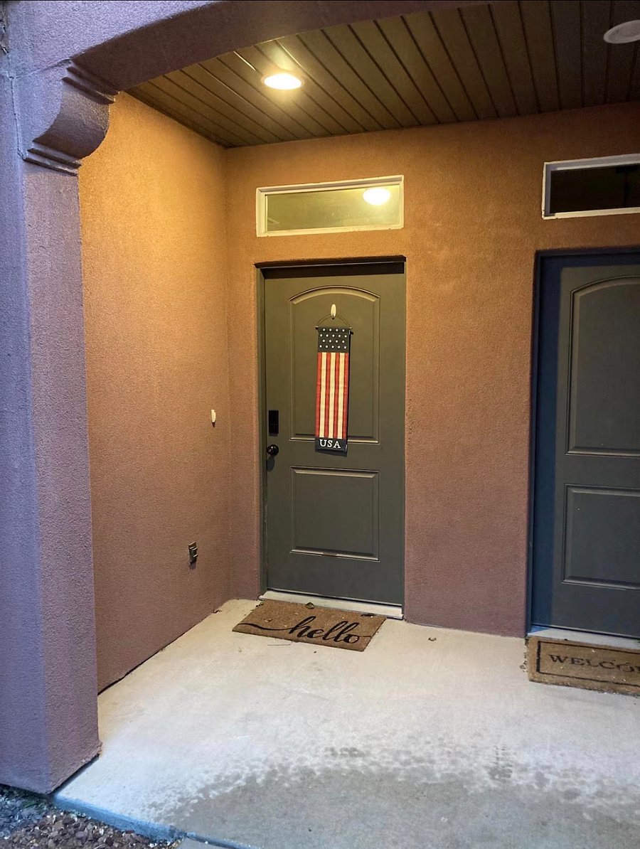 Private entrance with keyless smart lock