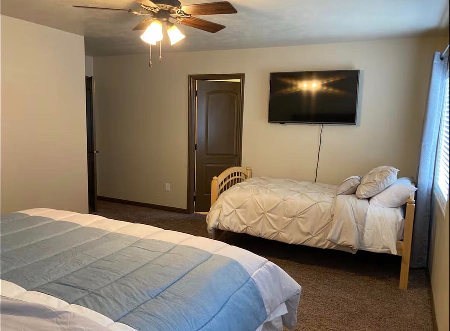 Third bedroom with queen bed and smart TV