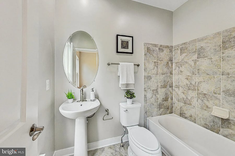 2nd floor ensuite bathroom