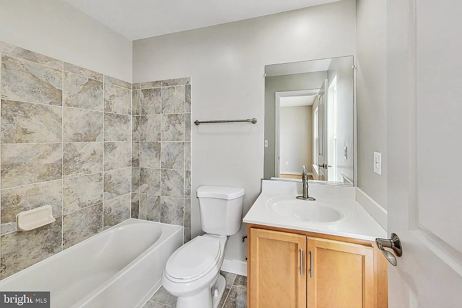 3rd floor ensuite bathroom