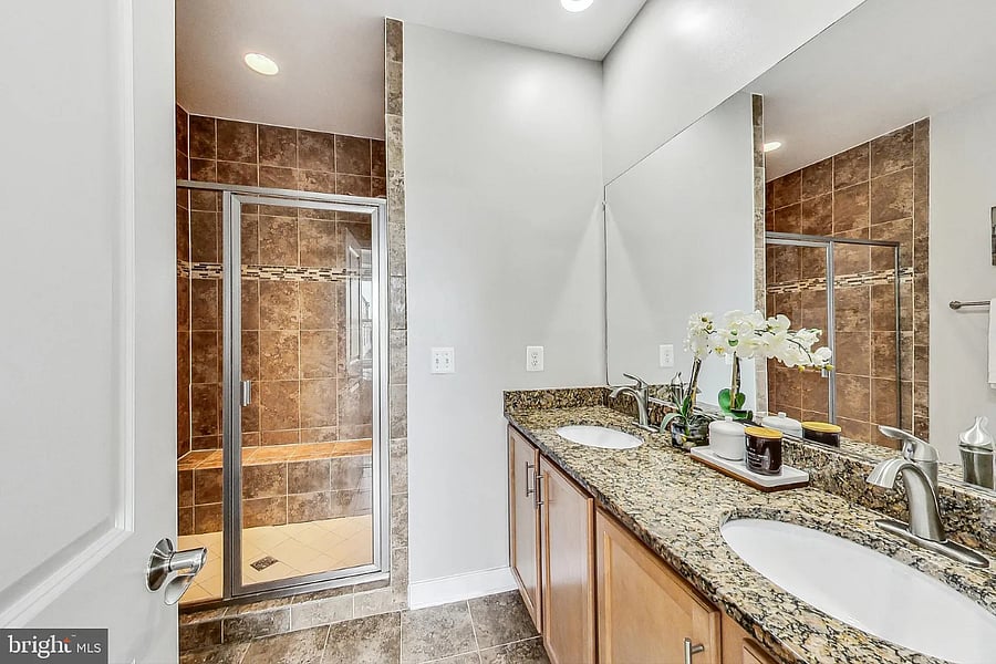2nd floor ensuite master bath