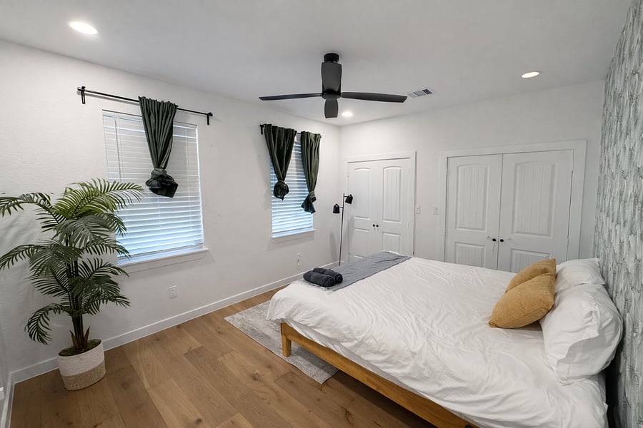 Bedroom 1 - Main Floor