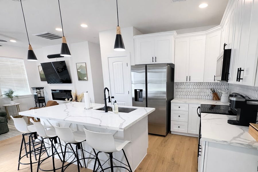 Full sized kitchen