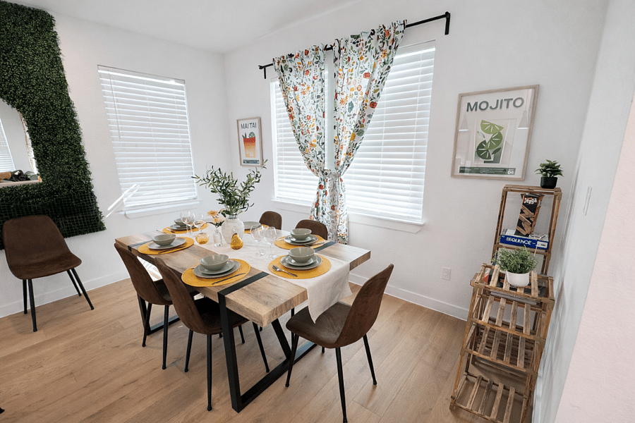Dinning room, next to kitchen