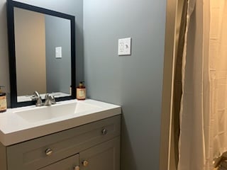Downstairs full bathroom.