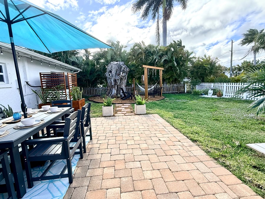 Outdoor dining table for 6