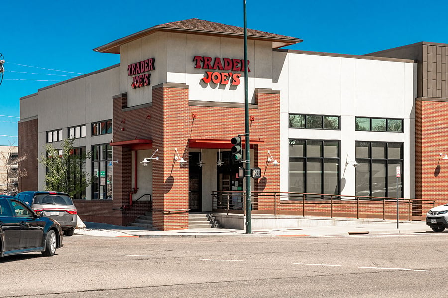 close to restaurants, bars, parks, banks and Trader Joe's