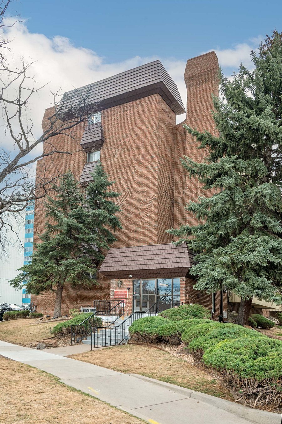 exterior of building, close walk to Rose Medical and short distance to Anschutz and others