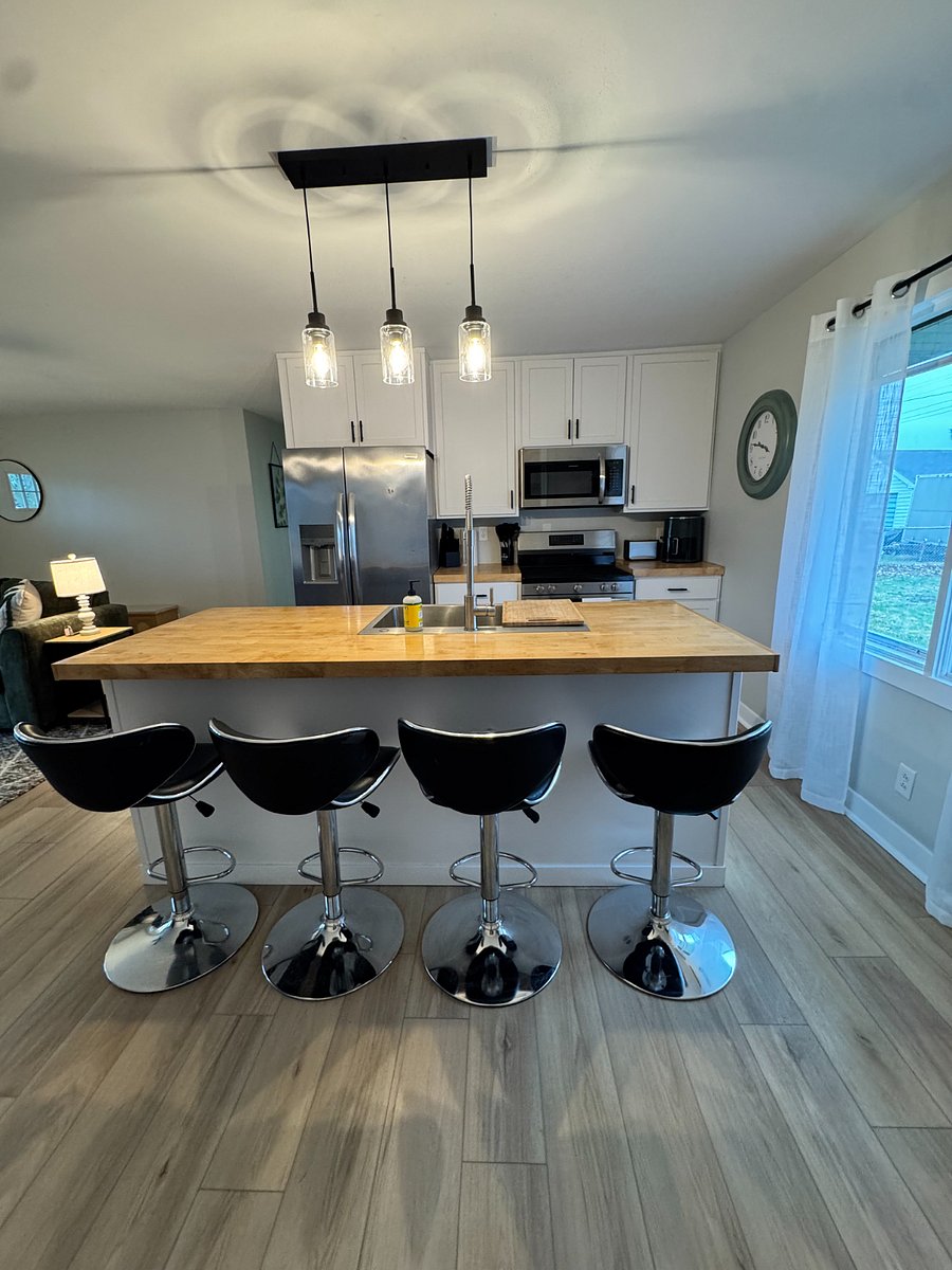 Full Kitchen including island with seating