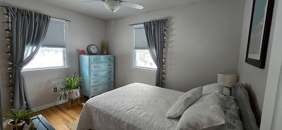 Full bedroom