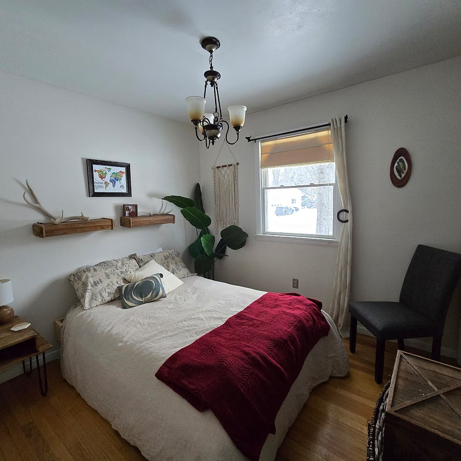 Full bedroom