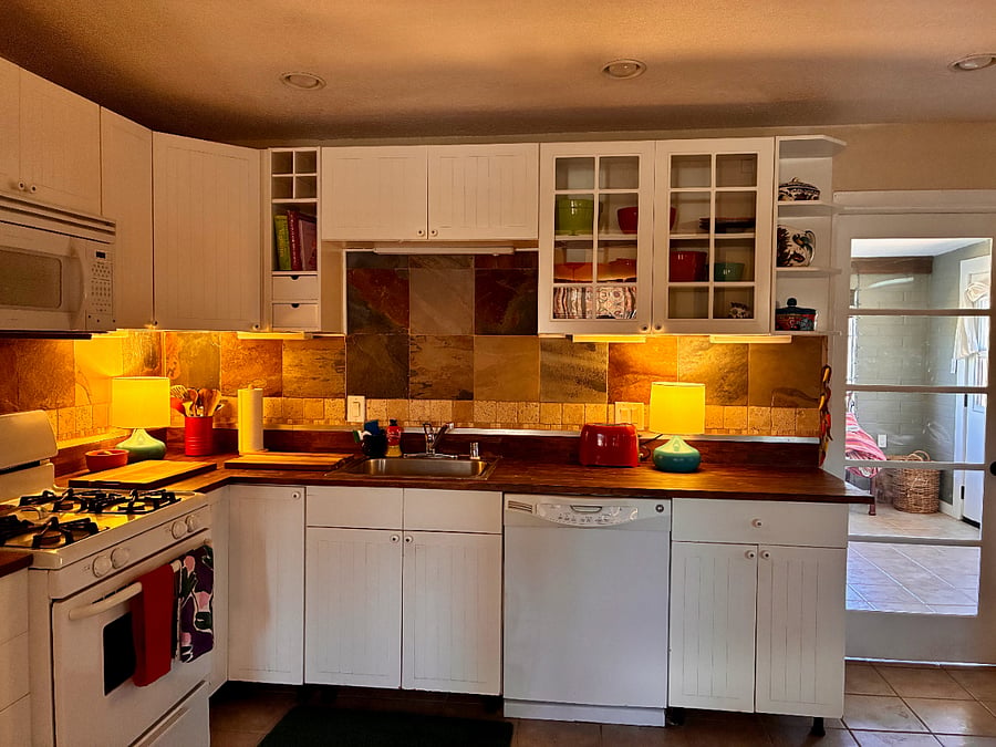Fun colorful kitchen!