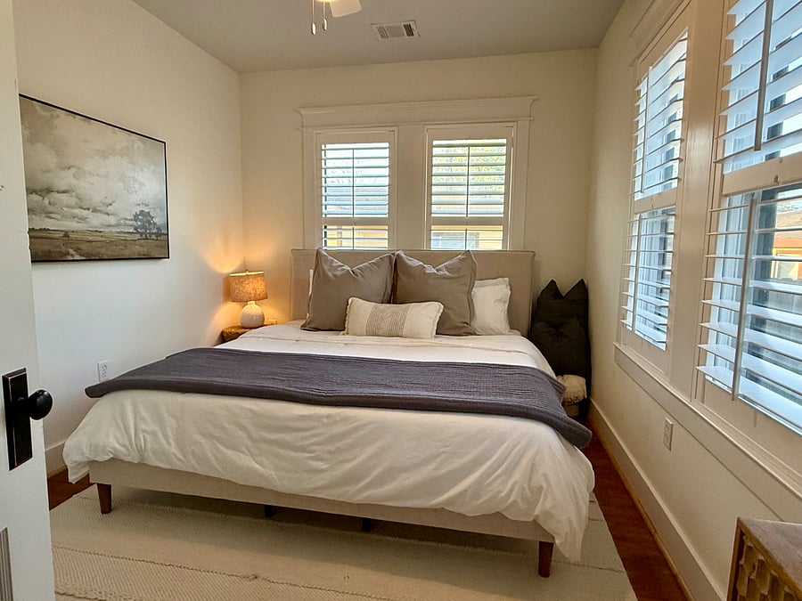 2nd bedroom with king bed