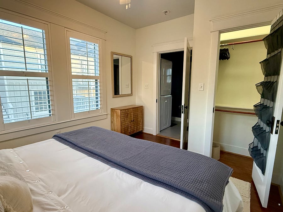 2nd bedroom cabinet and closet
