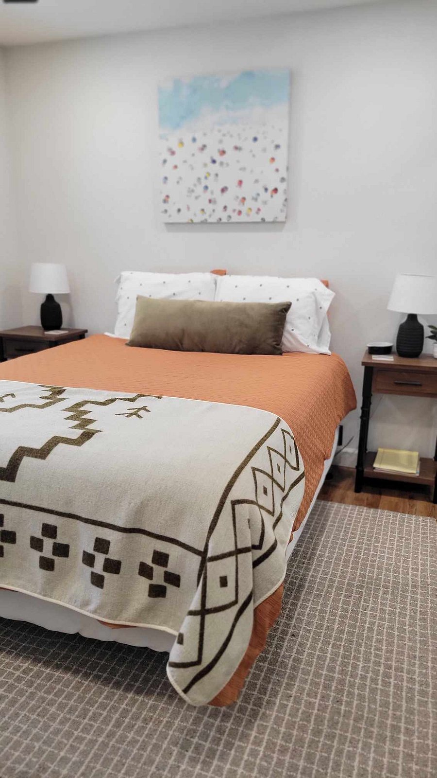 Second bedroom (queen)