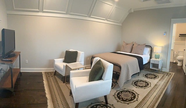 New, clean furniture and bedding provided