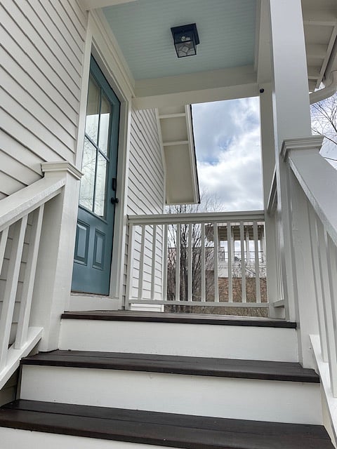 Separate entrance for the apartment