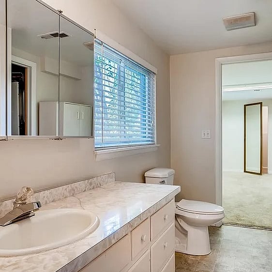Personal Bathroom with tub