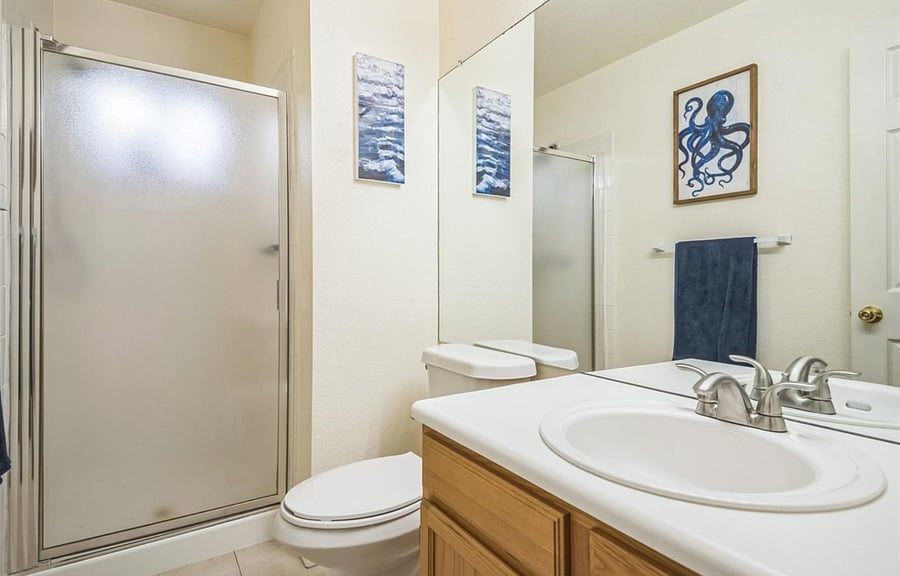 upstairs bathroom 