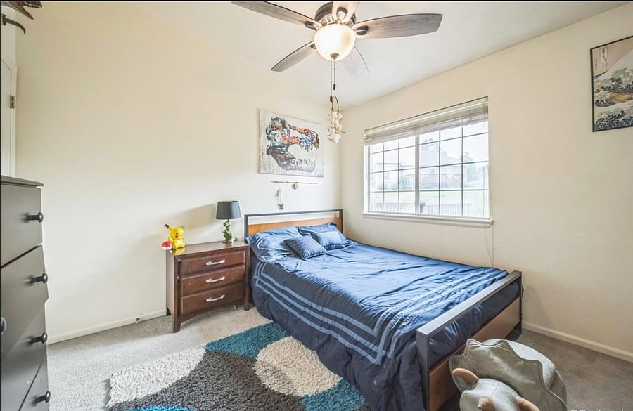 small upstairs bedroom picture #2