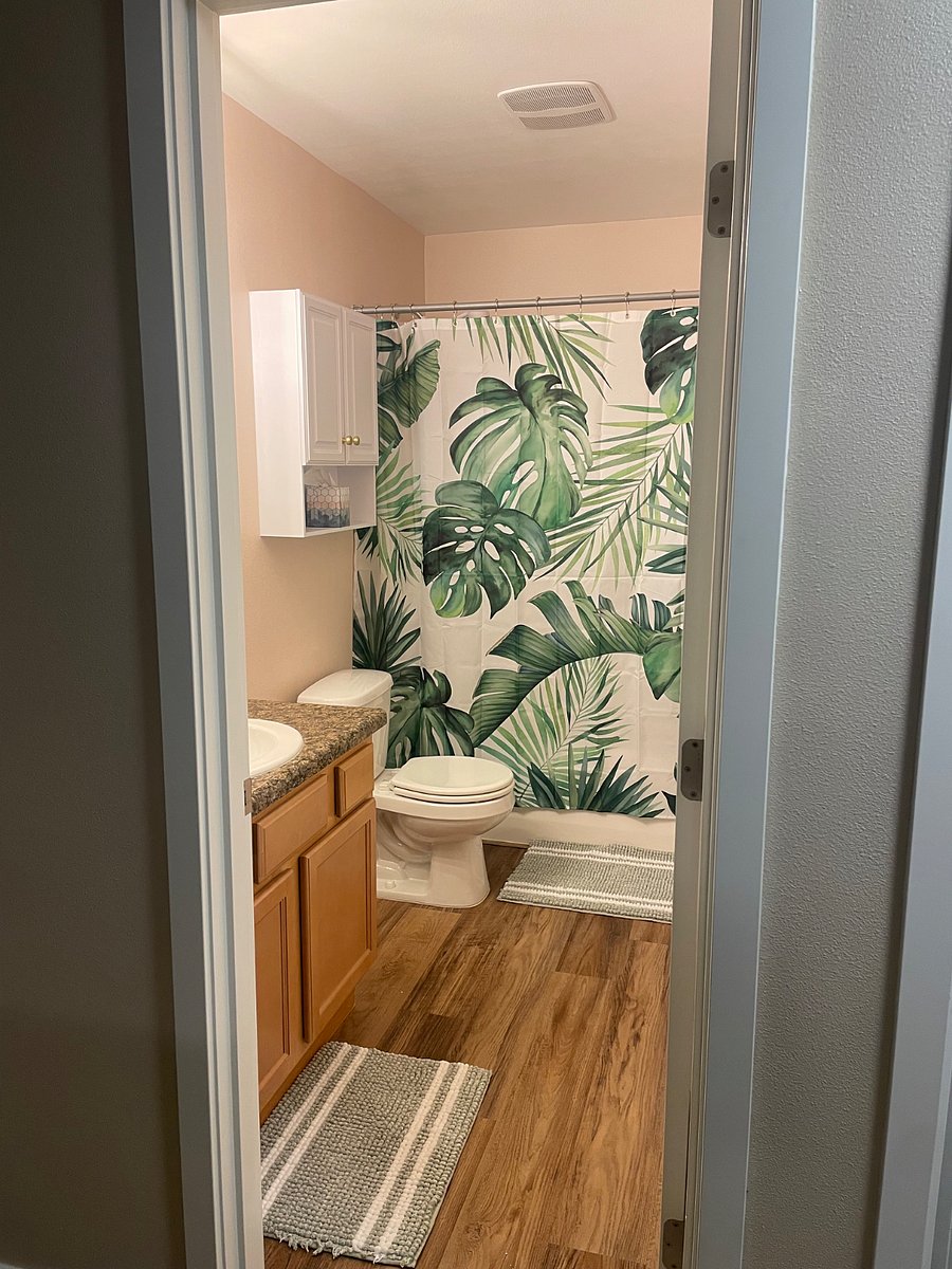 Private guest full bath