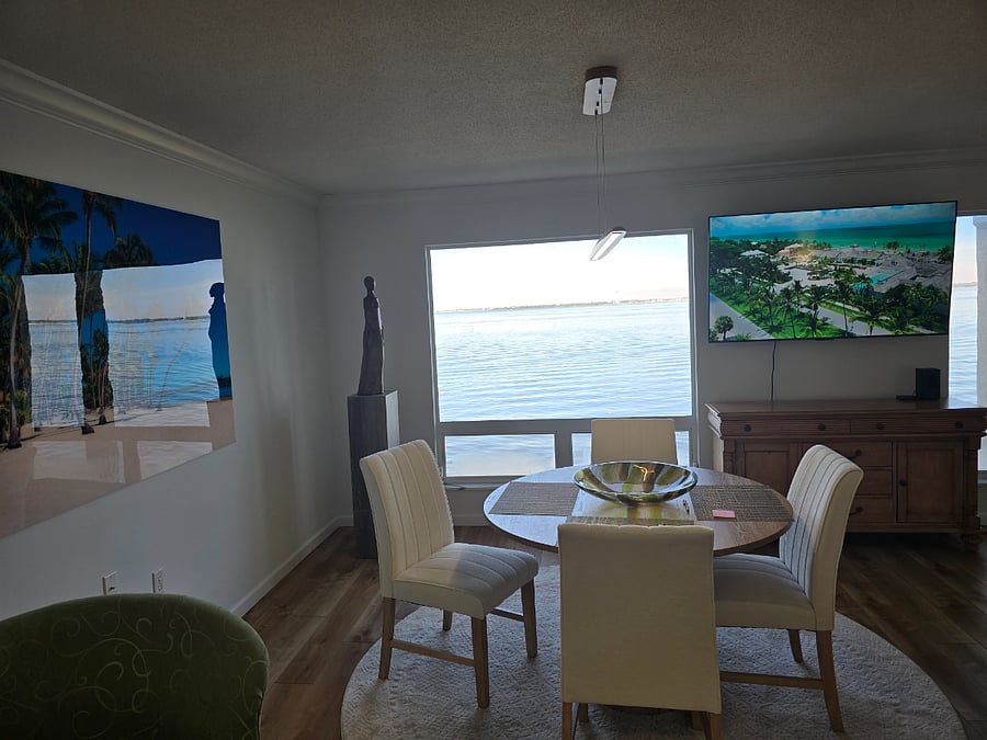 Dinning room with views to the Charlotte Harbor.
