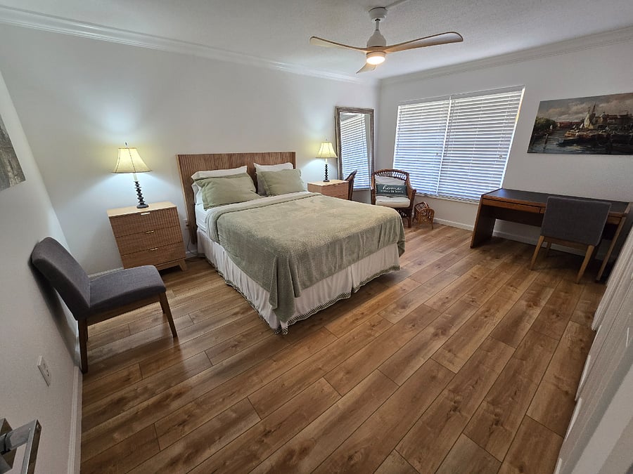 Guest bedroom.
