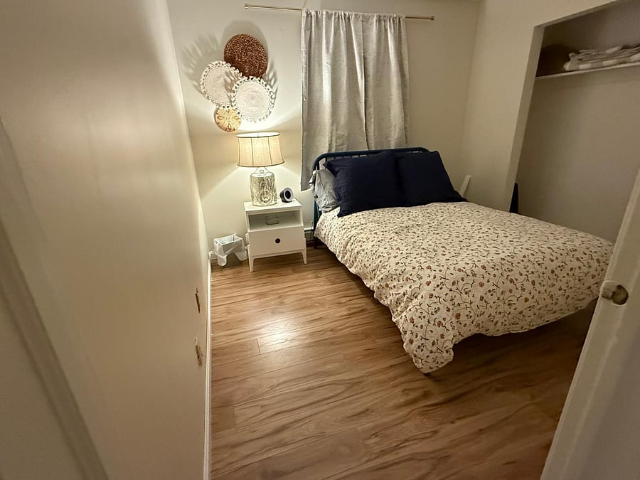 Second bedroom with full size bed