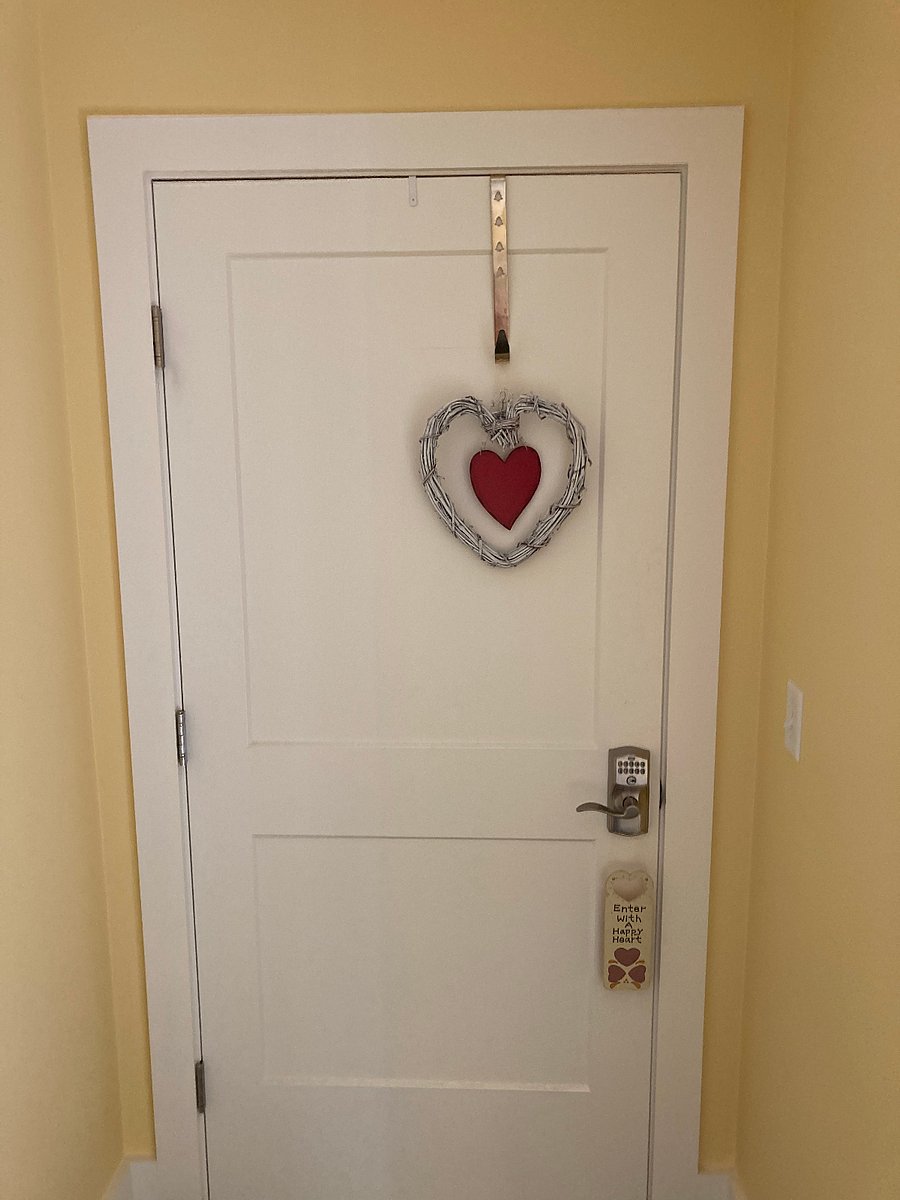 Private entry from shared mudroom to unit