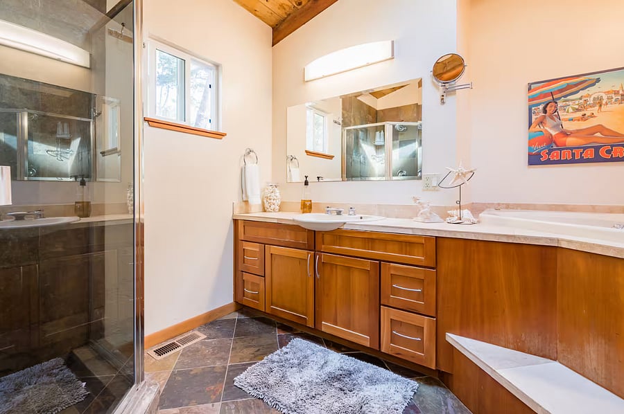 Master bathroom Jacuzzi tub.