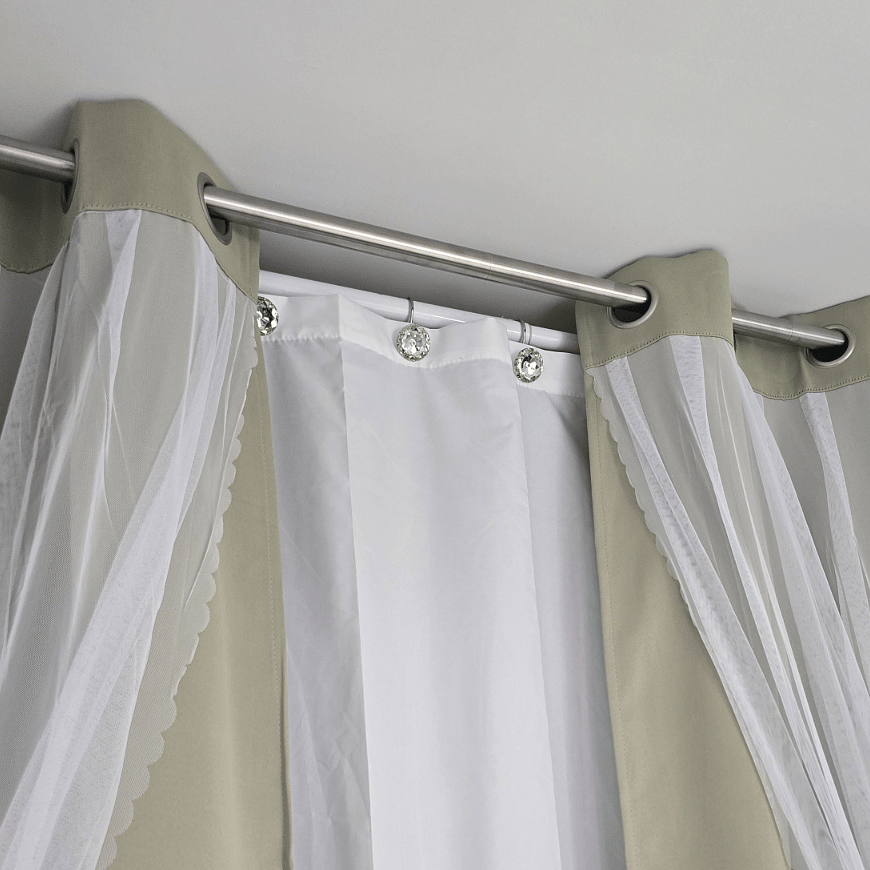 Hall Bathroom - Little green jewels will make you feel like a celebrity!