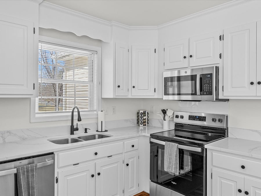 The kitchen is fully equipped with everything you need to prepare your favorite meals, including a stove, oven, refrigerator, dishwasher, and microwave. There's also a cozy breakfast nook, perfect for enjoying your morning coffee or tea. We also provide a starter supply of coffee, tea and some other essentials. Many items we keep stocked include pots and pans, cooking utensils, mixing bowls, wine glasses and drinking glasses. We also offer cups, utensils and plates for kids!