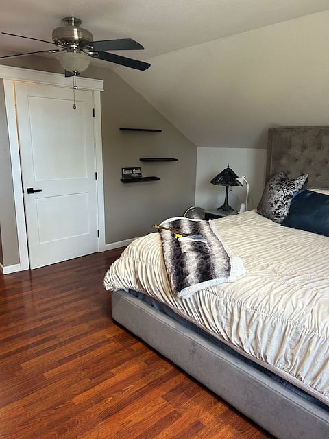 Lots of room, entrance to large walk in closet.