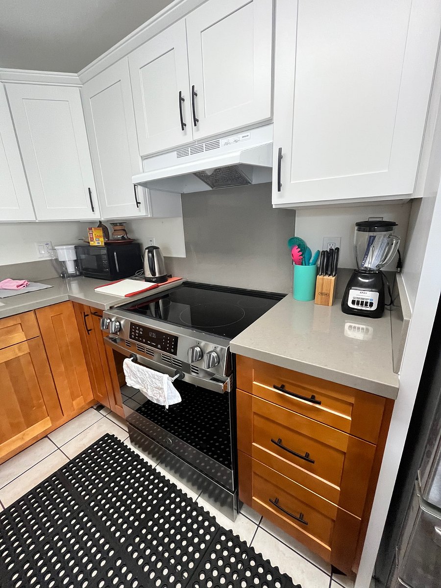 Induction range with full oven