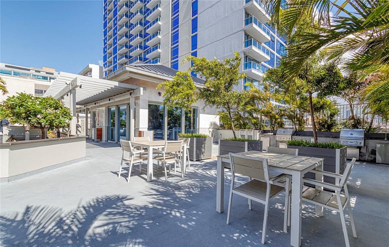 BBQ Amenty deck on the 9th floor with Recreation Room.