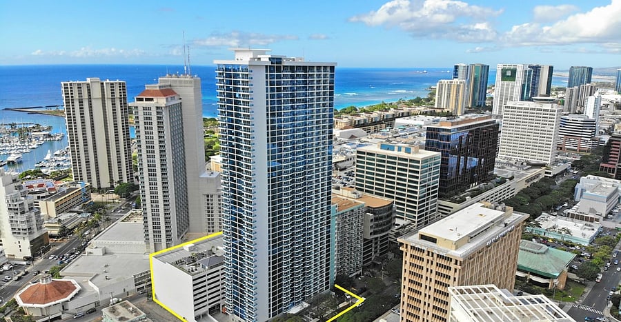 Just steps from Ala Moana Beach, the Shopping Center, Magic Island, and the yacht harbor. With iconic Waikiki to your left & trendy Kakaako to your right, Kapiolani Residence puts you at the center of Honolulu's premier coastal & city lifestyle.