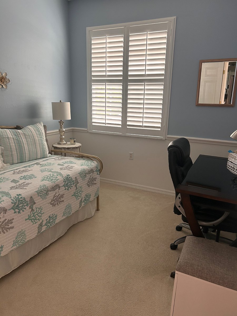 Den with dedicated work space