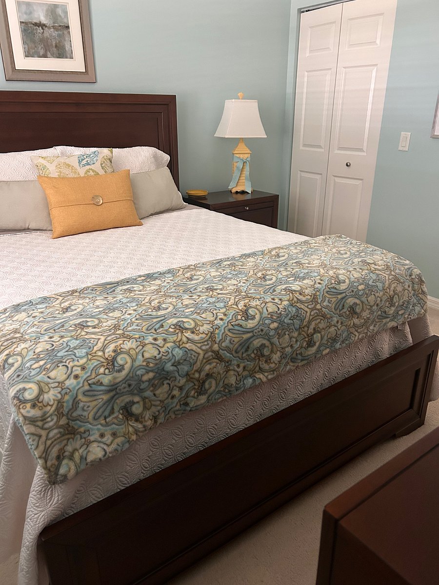 2nd bedroom with queen size bed and nice size walk in closet