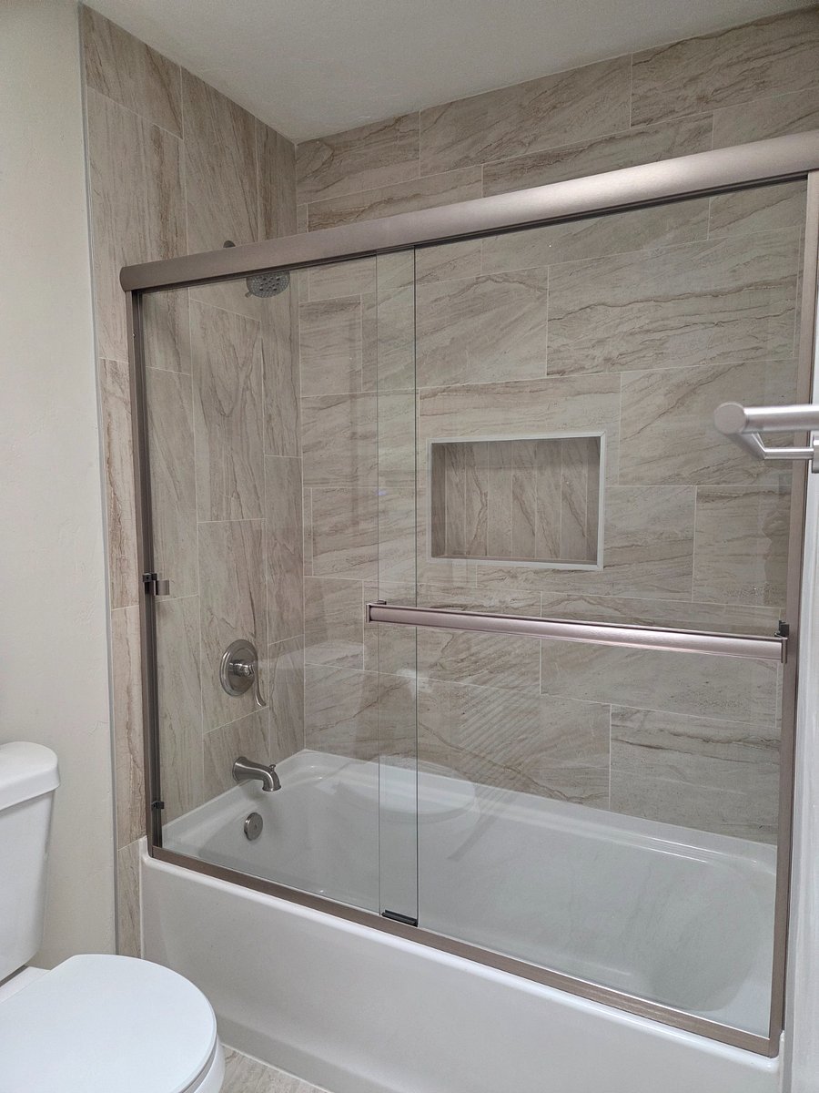 Hall Bathroom tub & Shower