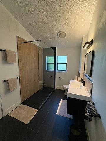 
Upstairs guest bathroom