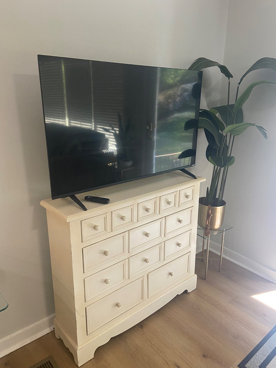 Smart TV with streaming access