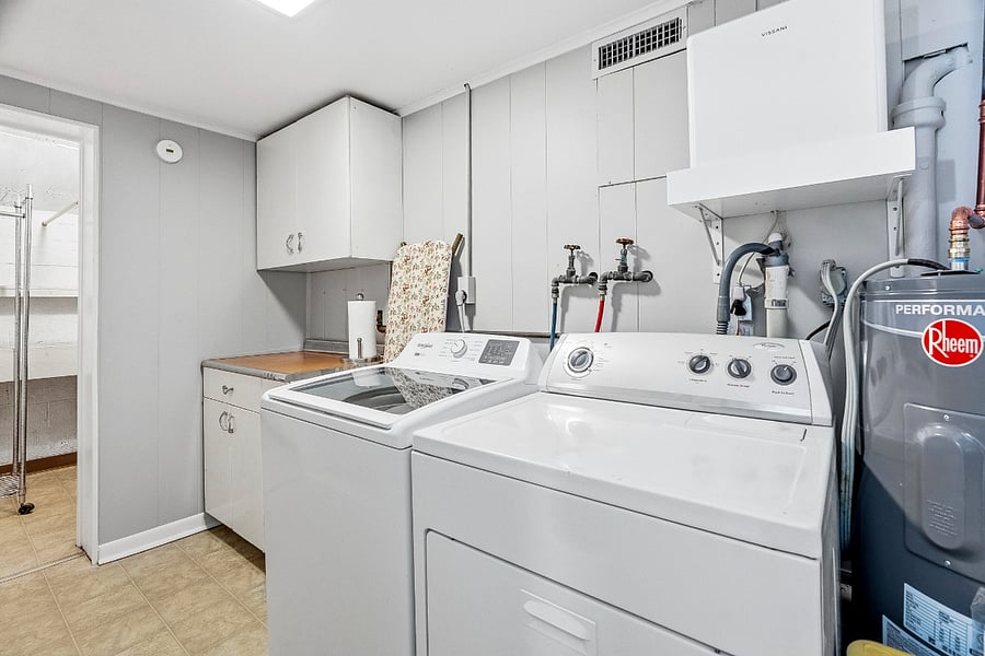 Laundry room (lower level)