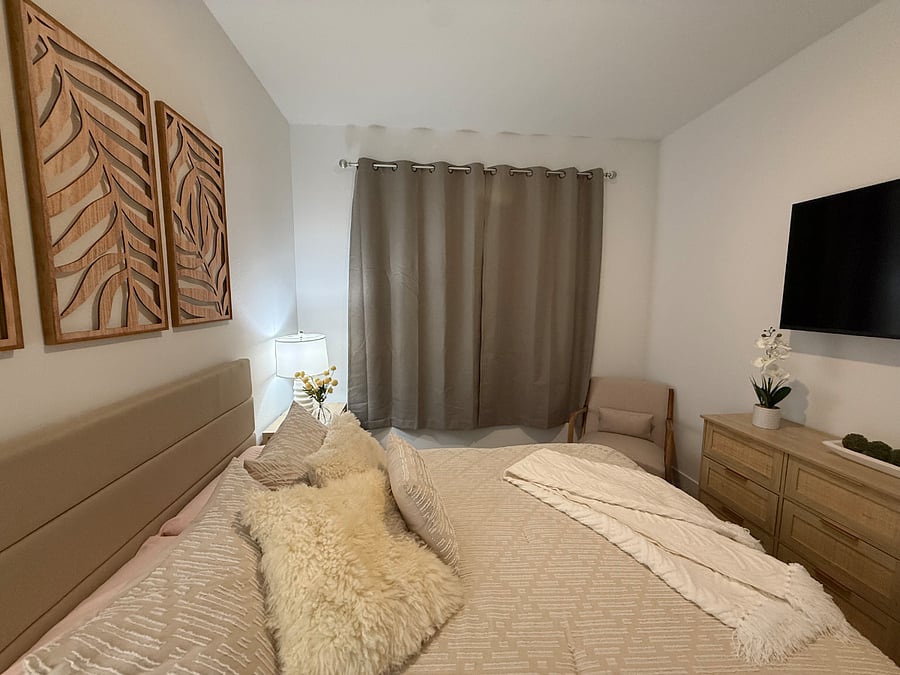 Private Downstairs Bedroom 